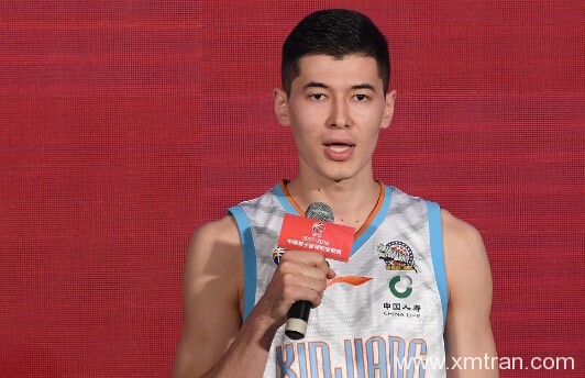 中国男篮里面谁会其他语种,其中占比是多少?