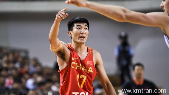 中国男篮里面谁会其他语种,其中占比是多少?